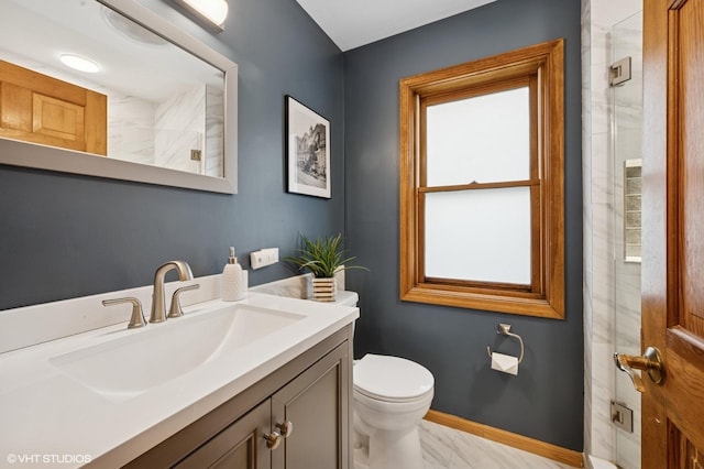 full bathroom with a shower, vanity, toilet, and baseboards