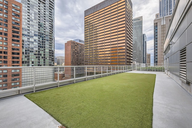 view of yard featuring a view of city