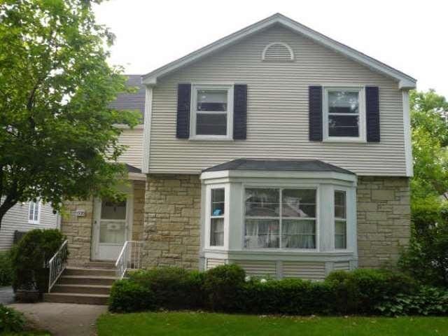 view of front facade featuring stone siding