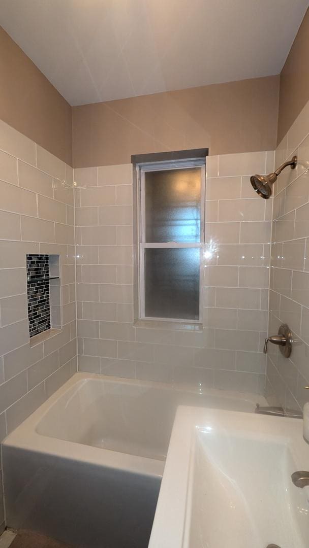 full bath with bathtub / shower combination