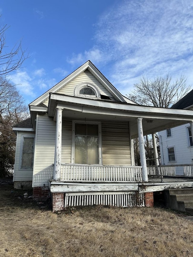 view of front facade featuring covered porch