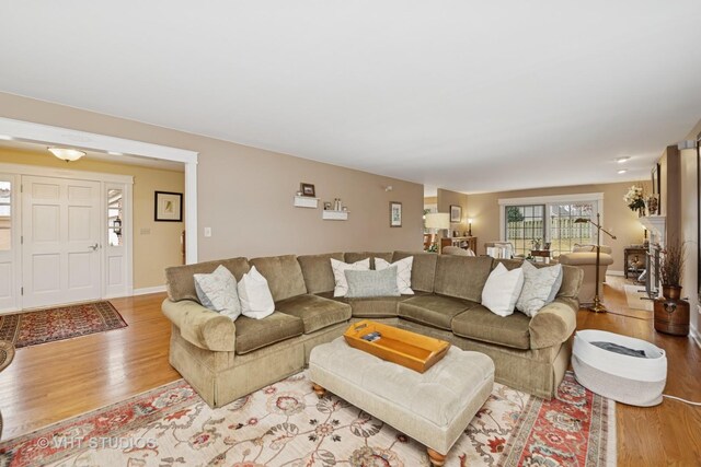 living area with light wood-style flooring and baseboards