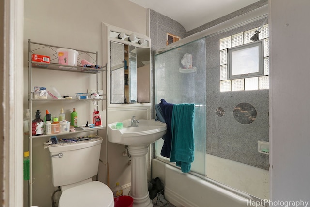 full bath with toilet and bath / shower combo with glass door