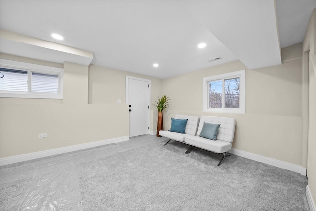 living area featuring baseboards, recessed lighting, visible vents, and a healthy amount of sunlight