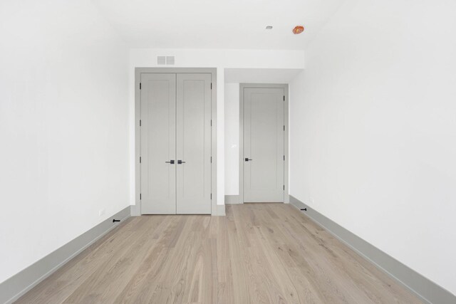 1548 W Ardmore Ave Unit 3F, Chicago, IL 60660 - unfurnished bedroom featuring light wood-style floors, baseboards, and a closet
