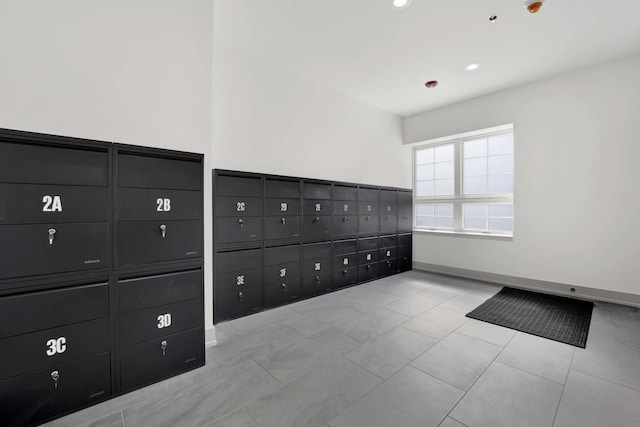 1548 W Ardmore Ave Unit 3F, Chicago, IL 60660 - unfurnished room with mail area and recessed lighting