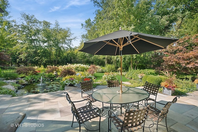 view of patio with outdoor dining space