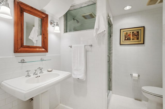 full bath featuring tile patterned flooring, a shower stall, toilet, recessed lighting, and tile walls