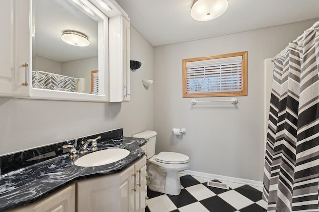 22915 Mcguire Rd, Wilmington, IL 60481 - bathroom featuring vanity, a shower with shower curtain, baseboards, tile patterned floors, and toilet