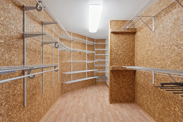 22915 Mcguire Rd, Wilmington, IL 60481 - walk in closet featuring wood finished floors