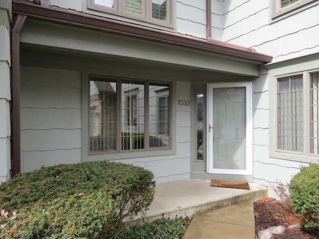 property entrance with covered porch