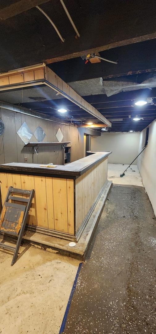 unfinished below grade area featuring a bar