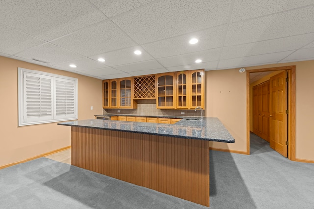 2811 Haven Ct, Naperville, IL 60564 - bar featuring a sink, light carpet, tasteful backsplash, baseboards, and recessed lighting