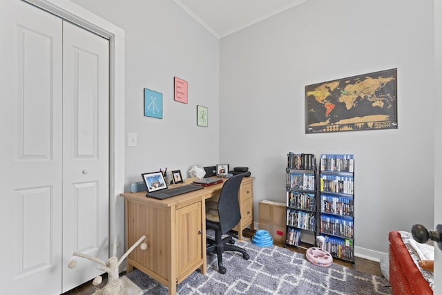 office with crown molding