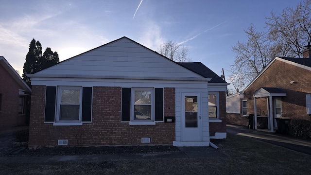 bungalow with brick siding and crawl space