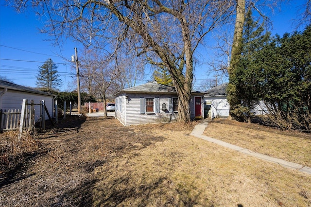 view of front of house featuring fence