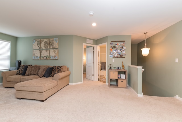 living area with baseboards, visible vents, carpet flooring, and recessed lighting