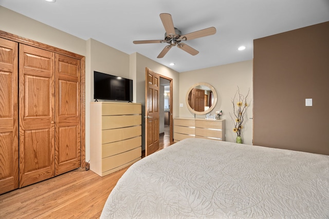 bedroom featuring light wood finished floors, a ceiling fan, and recessed lighting