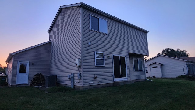 950 Donnelly Pl, Mchenry, IL 60050 - back of house at dusk with a yard