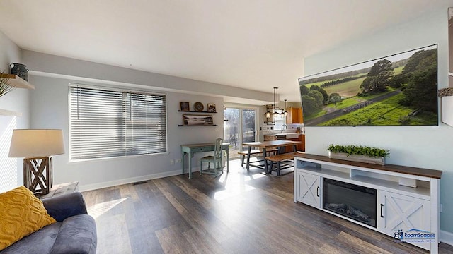 950 Donnelly Pl, Mchenry, IL 60050 - living room featuring dark wood-style floors and baseboards