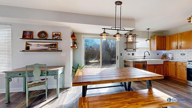 950 Donnelly Pl, Mchenry, IL 60050 - dining area with dark wood finished floors