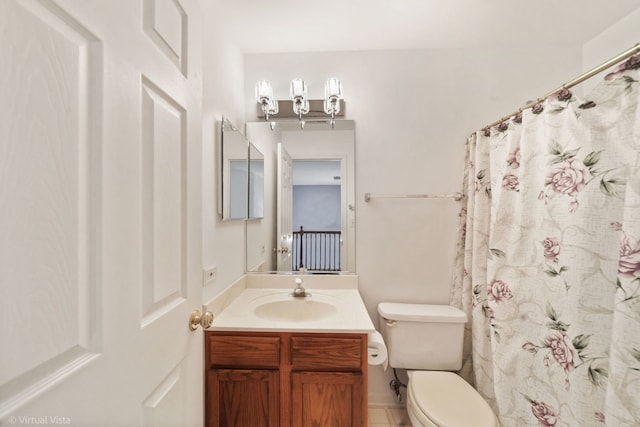 full bath featuring a shower with shower curtain, vanity, and toilet