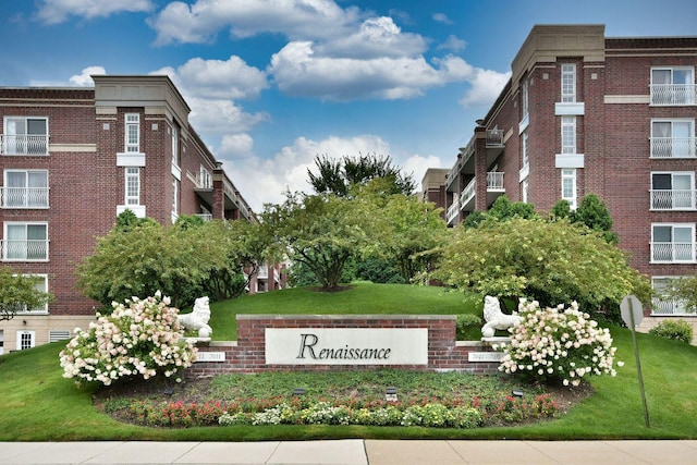 community sign featuring a lawn