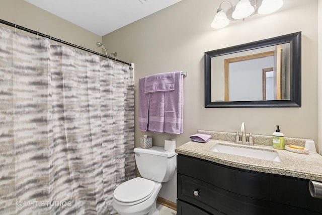 bathroom featuring a shower with curtain, vanity, and toilet