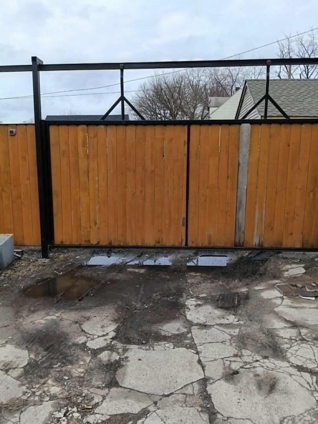 5348 S Peoria St, Chicago, IL 60609 - view of gate