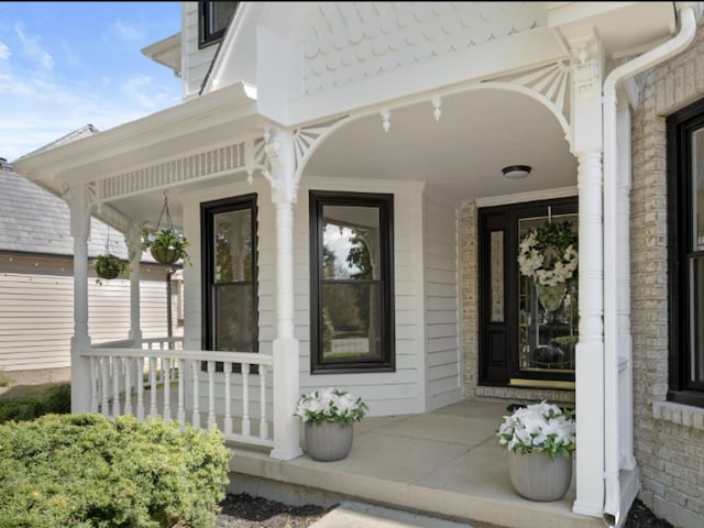 entrance to property featuring covered porch