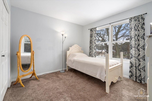 bedroom featuring baseboards and carpet flooring