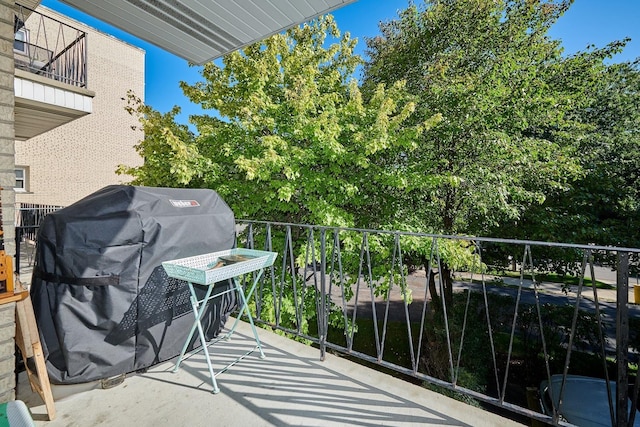 balcony featuring a grill