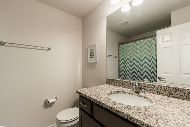 1125 Juniper Dr, Sycamore, IL 60178 - full bath with toilet, vanity, and a shower with curtain