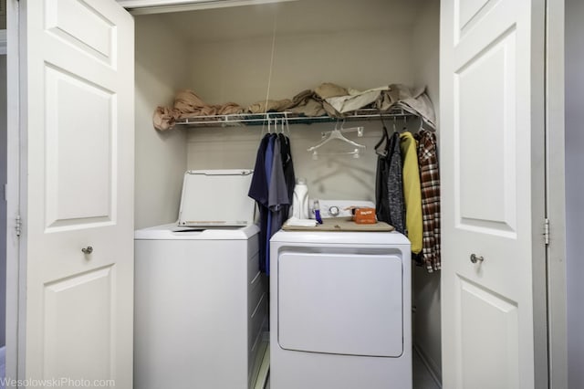 washroom featuring washer and clothes dryer and laundry area