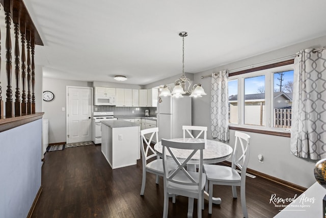 dining area featuring a chandelier, dark wood-style flooring, and baseboards