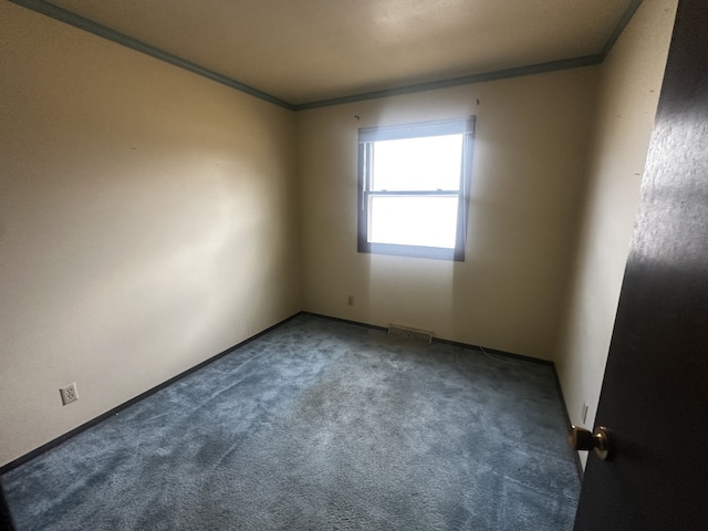 unfurnished room featuring ornamental molding, carpet flooring, and visible vents