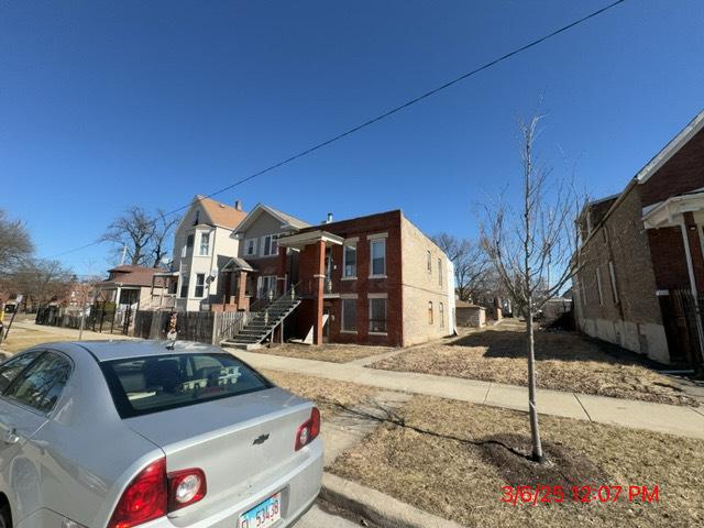 view of front of home featuring a residential view