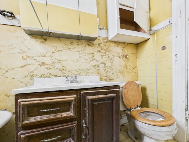 6725 S Justine St, Chicago, IL 60636 - half bath with toilet and vanity