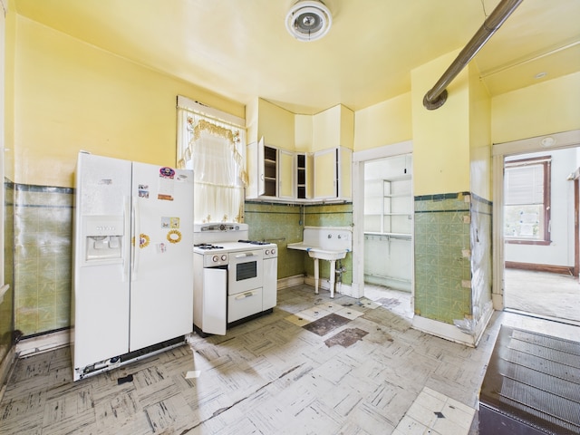 6725 S Justine St, Chicago, IL 60636 - kitchen with white appliances and light flooring