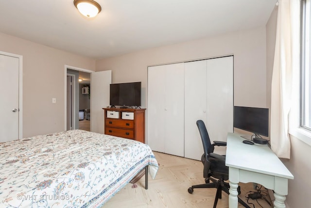 bedroom with a closet