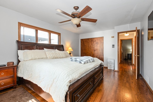 bedroom featuring visible vents, a ceiling fan, dark wood-style floors, a closet, and baseboards