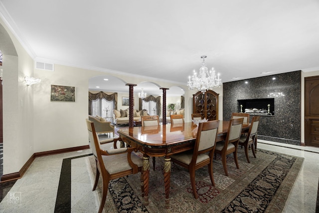 dining space featuring visible vents, decorative columns, arched walkways, and baseboards