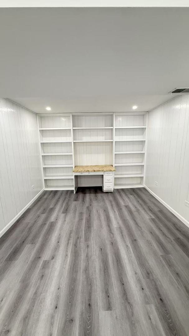 interior space with baseboards, visible vents, wood finished floors, and recessed lighting