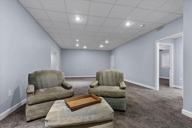 living area featuring a drop ceiling, recessed lighting, baseboards, and carpet floors