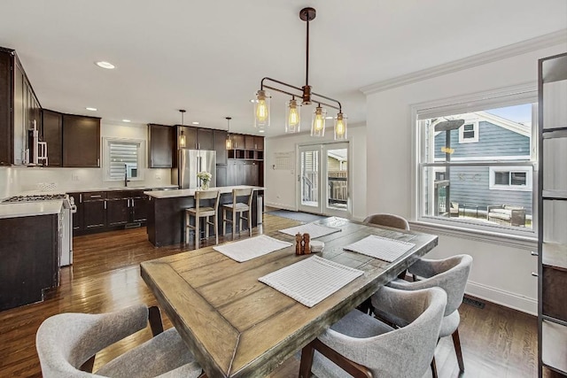 dining room featuring visible vents, ornamental molding, dark wood-style floors, recessed lighting, and baseboards