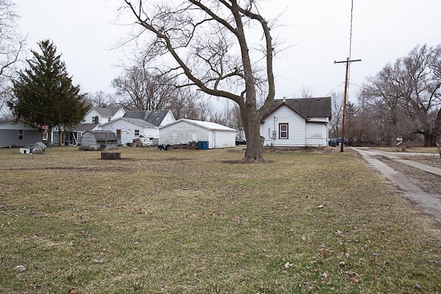 view of yard featuring a residential view