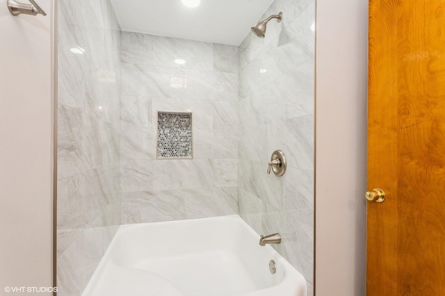 6118 N Kimball Ave, Chicago, IL 60659 - full bathroom with washtub / shower combination