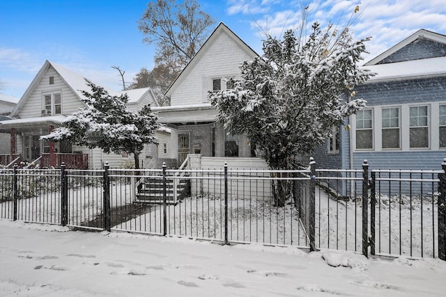 view of front of home with a fenced front yard