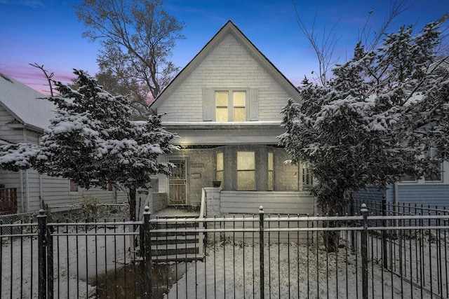 view of front of property with a fenced front yard