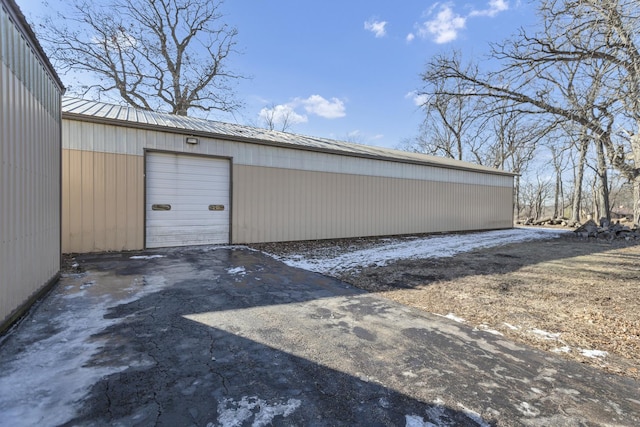 detached garage featuring driveway